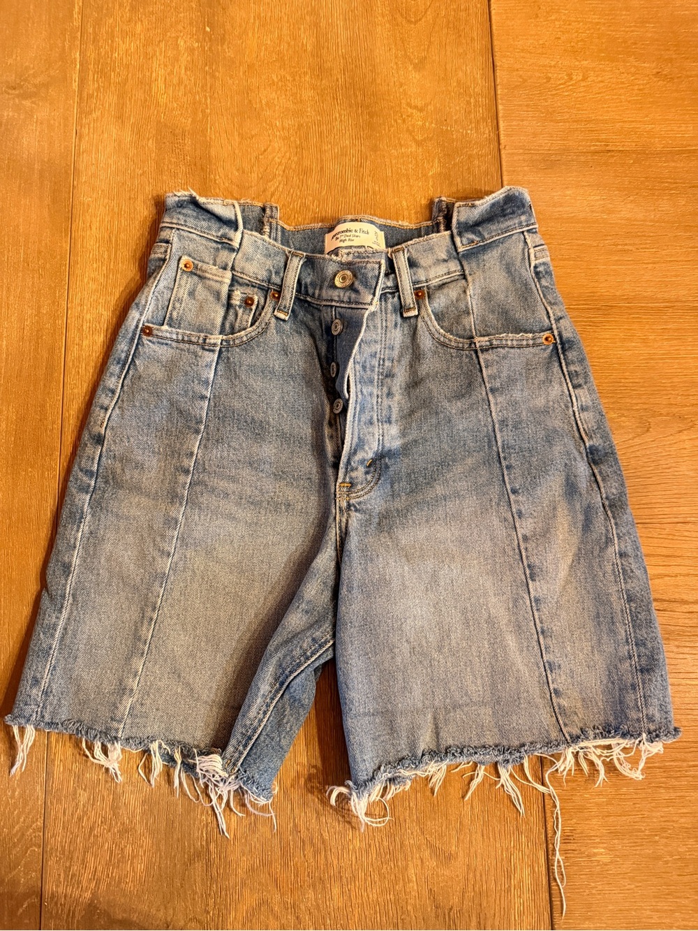 Abercrombie 7” Dad Short High Rise